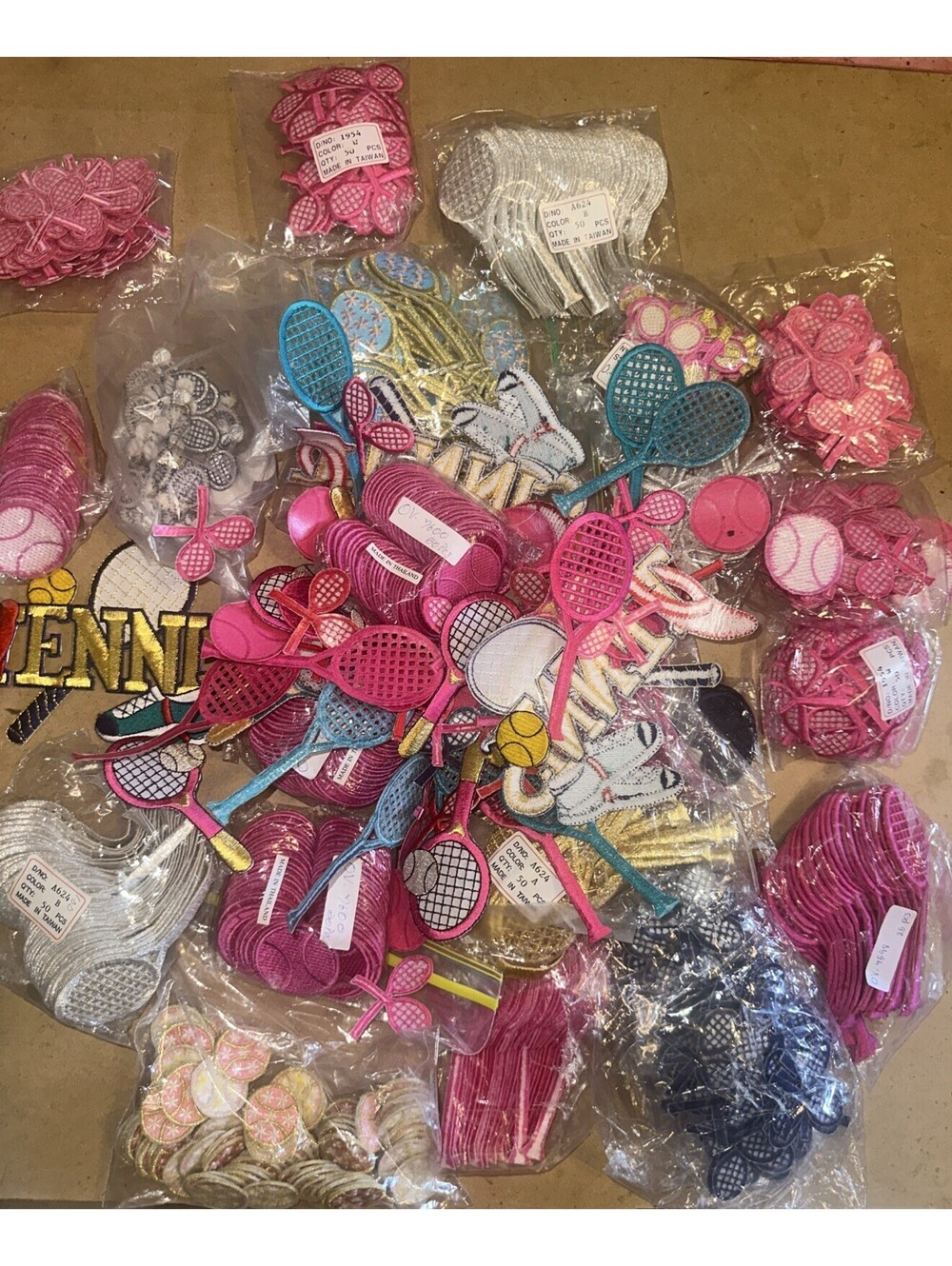 Lot Of 100 Random Tennis Sports Racket Iron On Patches Appliqué Embroidered